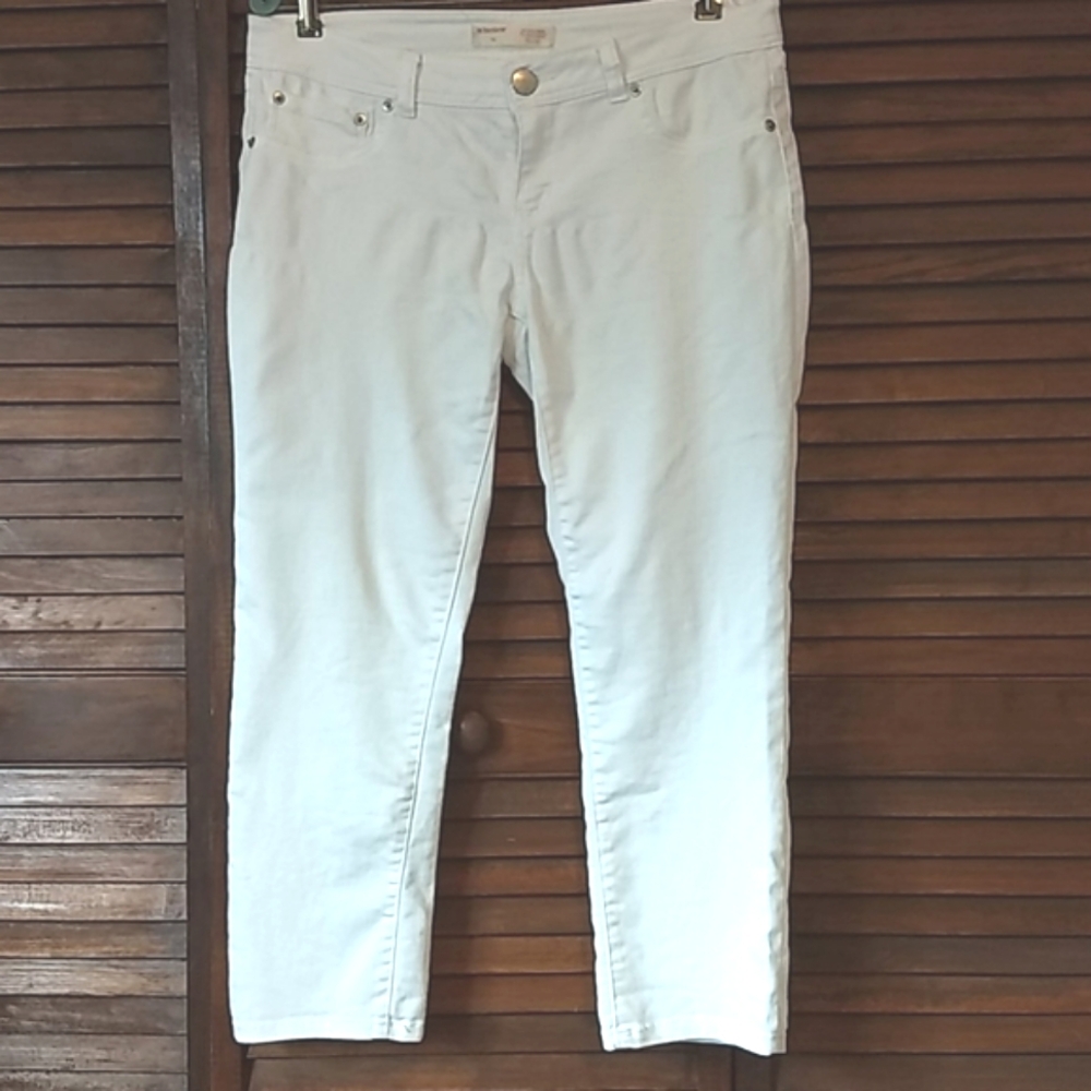 No Boundaries White Capris